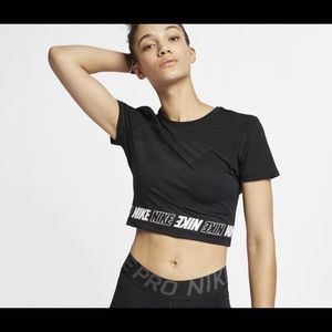 NIKE cropped logo top